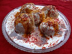 Dahi Vadas (Dhai Bhalla).JPG