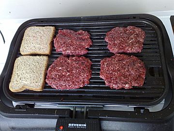 Hamburgers à la Lindström in making (2646002595)