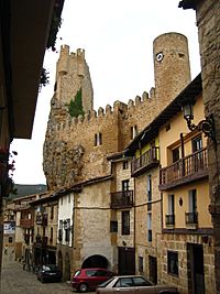 CastilloFríasDesdeElPueblo.jpg