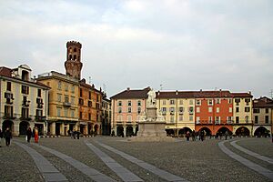 Piazza Cavour and the Torre dell’Angelo.