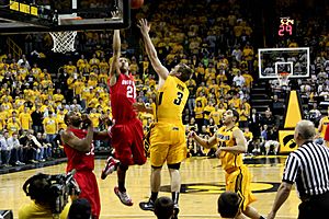 20100127 Evan Turner in the paint