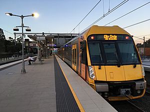 A Set at Glenfield railway station, September 2017.jpg