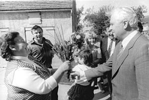 Bundesarchiv Bild 183-1989-0913-045, LPG Neuzelle, Besuch einer KPdSU-Delegation