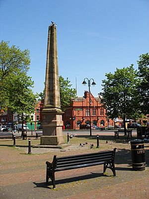 Leigh, Obelisk and Boar's Head - geograph.org.uk - 806241.jpg