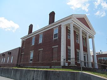 Tiffany-Leonard House, Southbridge MA.jpg