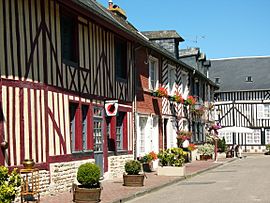 Beuvron-en-Auge plein.JPG