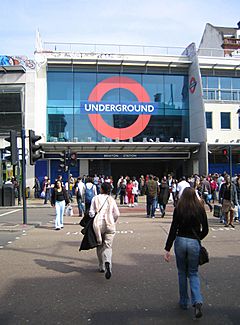 Brixton Tube 2006-04-22.jpg