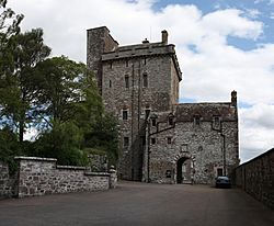 Drummond castle - pano.jpg