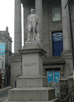 HumphryDavyStatueNew2