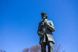 Joseph Salter statue 1