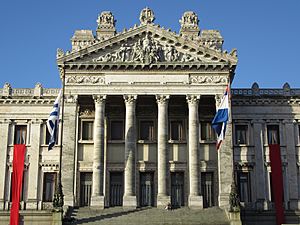 2016 en Montevido avenida de Las Leyes, Palacio Legislativo. Uruguay