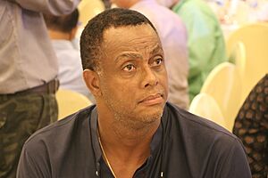 Courtney Walsh.jpg