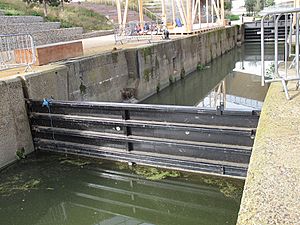 Carpenters Road Lock geograph-4553500