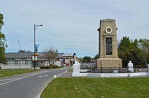 Leeston War Memorial and Main Street.JPG