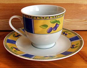 2006-10-15 Tasse+Untertasse-Pflaume01