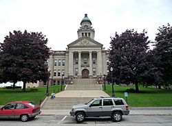 2009-0528-MN-IA13-Decorah-WinneshiekCourthouse