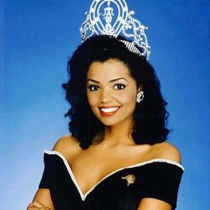 Chelsi Smith Miss Universe.jpg