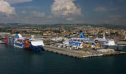 IT-civitavecchia-hafen-1