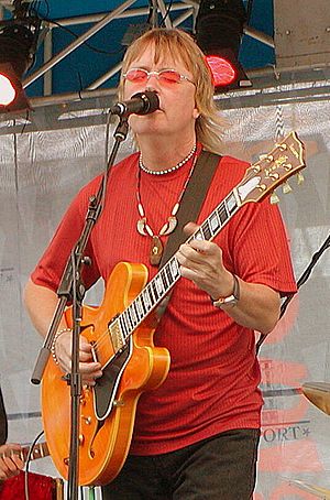 Kim Simmonds 2002 (cropped).jpg