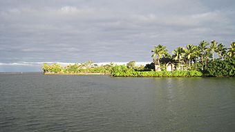 Oahu-Kahaluupond-seawall&chapel.JPG