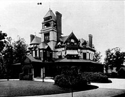 Wanamaker Mansion Lindenhurst.jpg