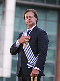 Foto Oficial Presidente Luis Lacalle Pou.jpg