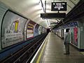 Highbury & Islington stn Victoria southbound look north