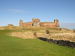 Tantallon Castle, 2015.JPG