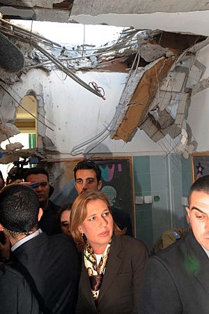 Tzipi Livni at kindergarten rocket site