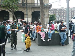 2009 Mexican military giving out swine flu masks