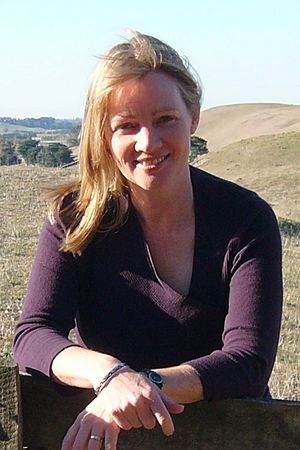 Anna Mackenzie NZ author.jpg