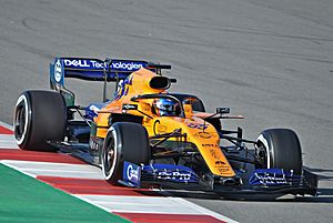 Carlos Sainz-Mclaren-2019 (1)