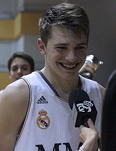 Luka Doncic, Jorge Parra, Domagoj Proleta y Pablo Poyatos (13919153208) (cropped)