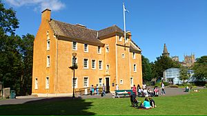 Pittencrieff House