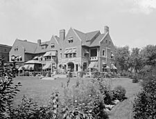 Walker House Detroit c1910.jpg