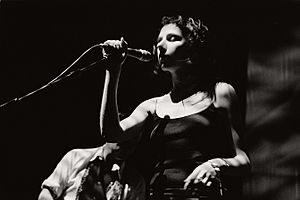 1998-pj harvey-03-mika