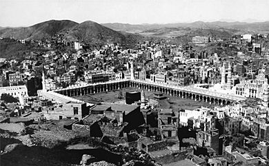 A bird’s eye view of Mecca and surrounding hillsides