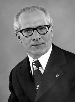 Bundesarchiv Bild 183-R0518-182, Erich Honecker.jpg