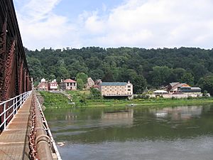 Foxburg seen from the old Foxburg Bridge in August 2007