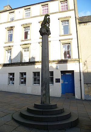 Mercat cross, Broad Street - geograph.org.uk - 2723359