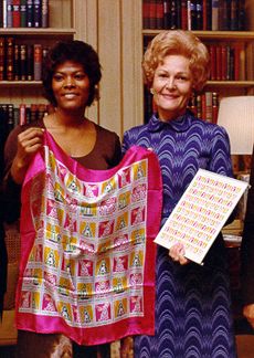 Pat Nixon with Dionne Warwick