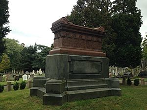 Tomb of Thomas Skarratt Hall