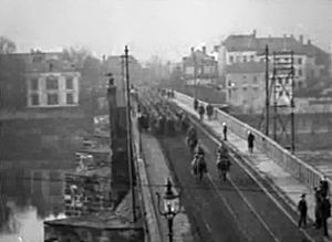 US troops on Roman bridge 01 Trier 1918