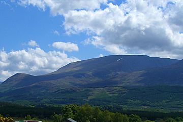 Aonachs from Banavie.jpg