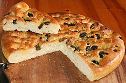 Focaccia-erbe-olive