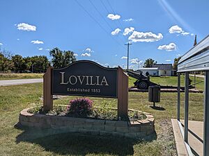 Lovilia welcome sign and cannon