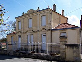 Saint-Pierre-de-Bat Mairie.jpg