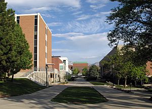 Uofu walkwaywithbuildings.jpg