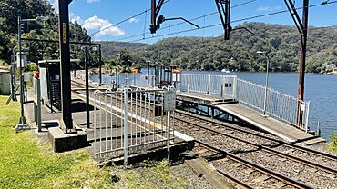 Wondabyne Railway Station.jpg