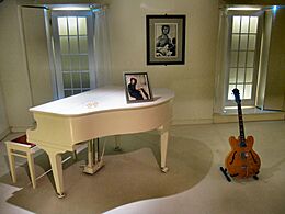 Flickr - ronsaunders47 - JOHN LENNON'S WHITE ROOM..2